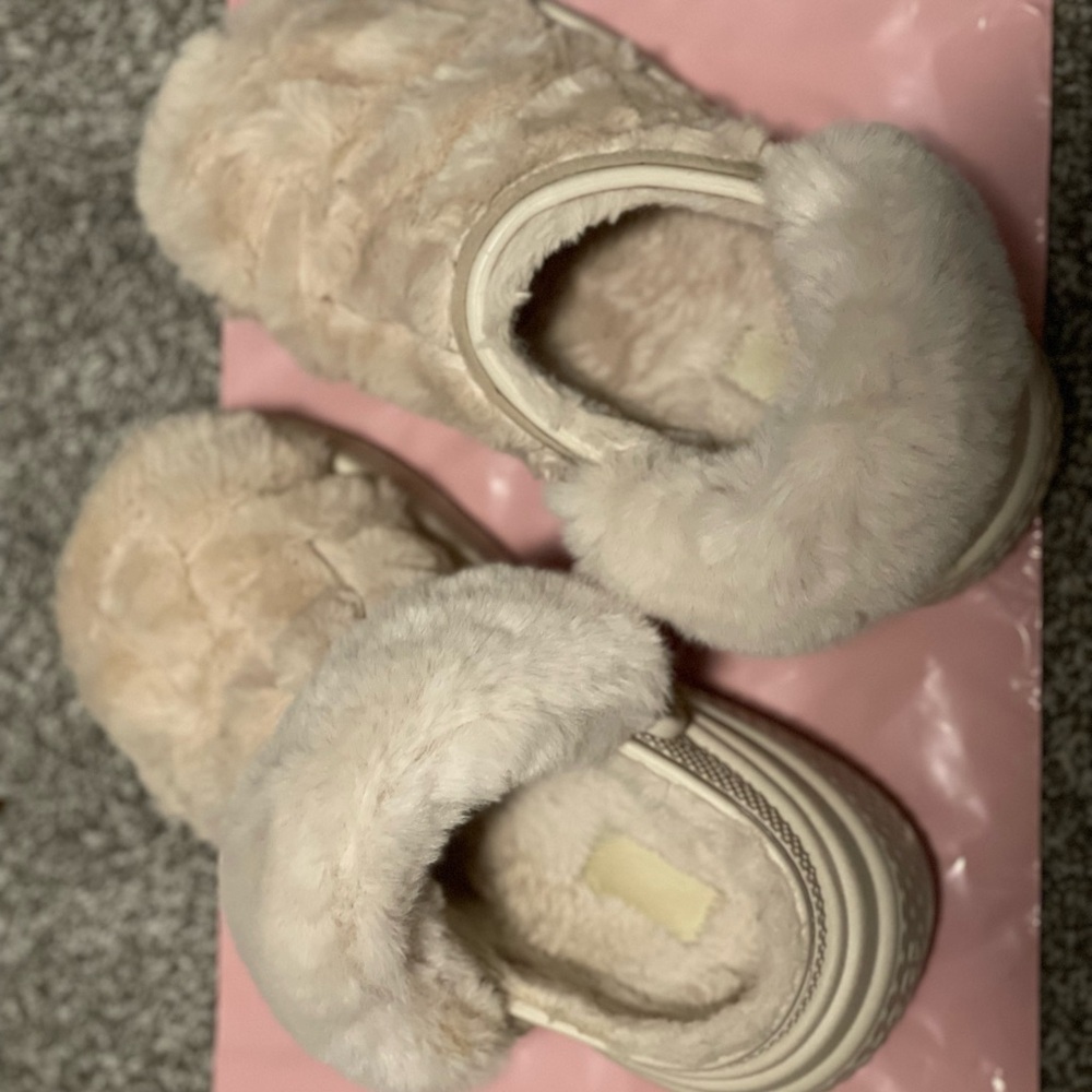 CROCS Women's Cream Fuzzy Clog Mules